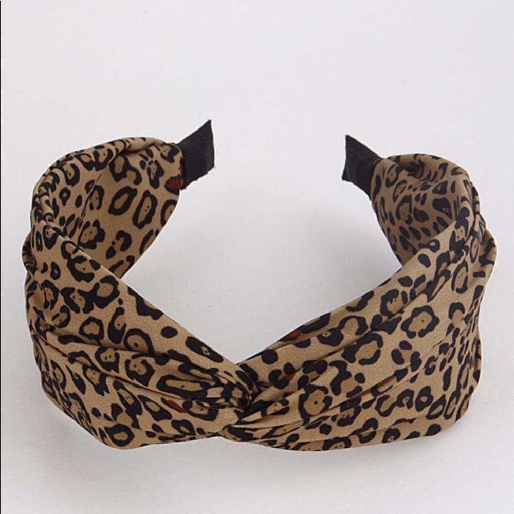 🌻3/$20 Leopard Print Wide Headband